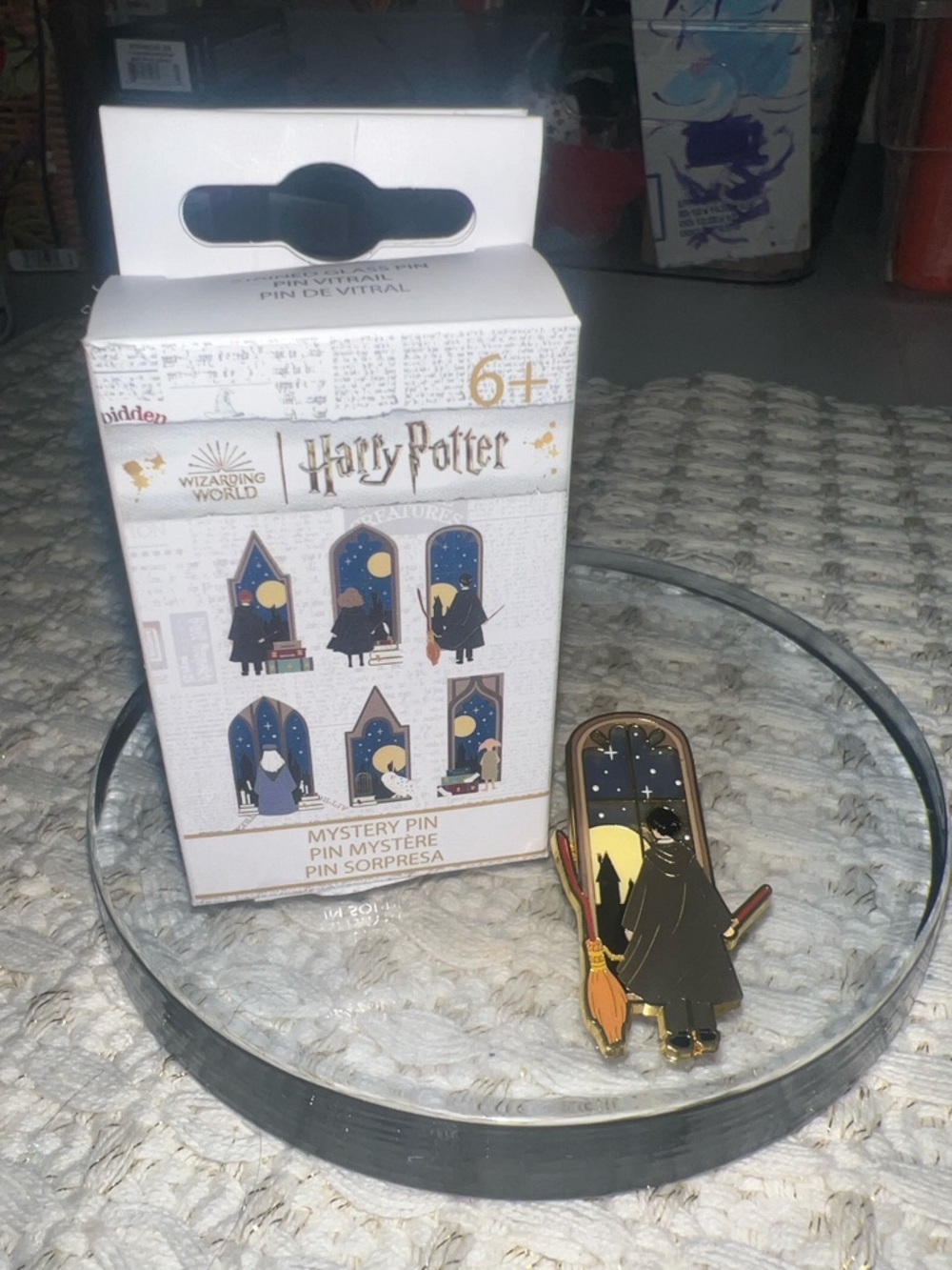 NWOT Loungefly Harry Potter Wizard Window Hogwarts Pin